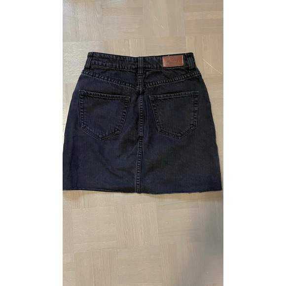 Hollister Black Denim Skirt - Picture 2 of 4